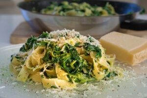 Tagliatelle aux épinards et champignons